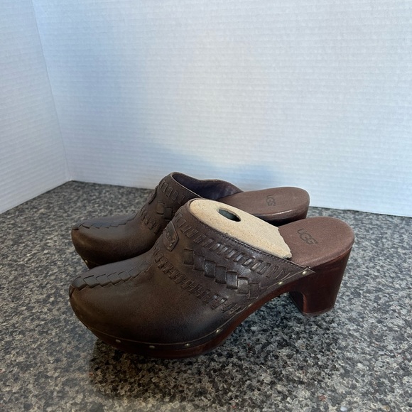 New women’s UGG clogs - Picture 6 of 7